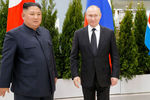 Президент России Владимир Путин и глава КНДР Ким Чен Ын во время встречи на острове Русский, 25 апреля 2019 год