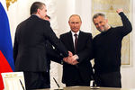 Премьер-министр Республики Крым Сергей Аксенов, председатель Госсовета Республики Крым Владимир Константинов, Владимир Путин и глава Севастополя Алексей Чалый