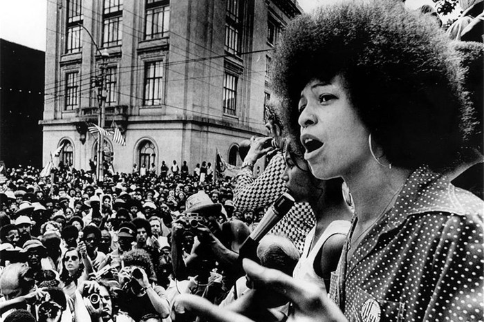 Символ движения за&nbsp;права заключенных в&nbsp;1970-х годах Анджела Дэвис