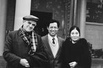 Писатель Даниил Гранин, писатель Лю Шинь и поэтесса Фазу Алиева во время визита делегации Союза писателей СССР в Китай, 1987 год