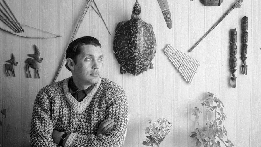 Роберт Рождественский у себя дома, 1970 год
