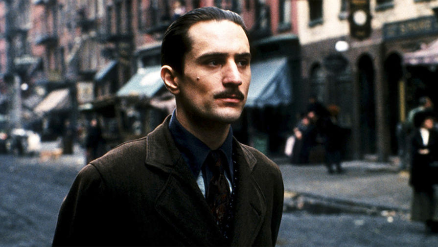 <b>Роберт Де Ниро — 19 ролей злодеев</b> (кадр из фильма «Крёстный отец 2» (1974))