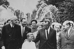 Первый секретарь Ленинградского обкома КПСС Василий Сергеевич Толстиков, Председатель Совета министров СССР Алексей Николаевич Косыгин (справа налево) и президент Франции генерал Шарль де Голль (слева) во время посещения Петергофа, 1966 год