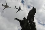 Самолеты Ил-76 и Ту-160 во время репетиции воздушной части военного парада в Москве в ознаменование 70-летия Победы в Великой Отечественной войне 1941–1945 годов