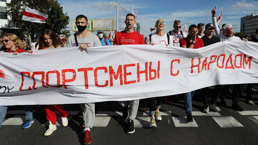 Участники оппозиционного «Марша героев» в Минске, 13 сентября 2020 года
