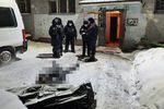На месте пожара в девятиэтажном жилом доме в Екатеринбурге, 12 января 2021 года