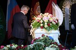 Руководитель Департамента культуры Москвы Александр Кибовский на церемонии прощания с актрисой Верой Васильевой в Московском академическом Театре сатиры, 12 августа 2023 года