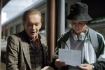 <b>«Встречные», реж. Камила Рамазанова</b>
<br><br>
<b>Где и когда смотреть:</b> неизвестно
<br><br>
Почвенническая драма, снятая с оглядкой на Данелию и Шукшина и рекомендующая припасть к земле-матушке, чтобы врасти в нее корнями, — пожалуй, не самый очевидный вариант для полнометражного дебюта кинематографистки, которая только-только преодолела свою первую четверть века. Тем не менее именно такая картина скрывается под заголовком «Встречные». В ней молодая постановщица Камила Рамазанова отправляет в духовный трип двух случайных попутчиков. Первый — юный режиссер Саша (Филипп Ершов), который едет в Москву представлять свой дебют, скринлайф-адаптацию чеховских «Трех сестер» (с героинями пьесы, рвущимися в столицу, кинематографист всецело солидарен). Второй — средних лет работник вагоностроительного завода Гена (Дмитрий Куличков), который направляется в родную глушь повидаться с бабушкой, пока та еще жива. После бурной ночи под аккомпанемент самогона Саша обнаруживает себя сошедшим на станции Гены — и вынужден сопровождать его на протяжении всей прогулки по местам силы, раз уж поезда тут ходят только раз в полтора дня.
