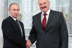 Президент Белоруссии Александр Лукашенко и президент России Владимир Путин во время встречи