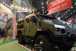 Специализированный бронированный автомобиль «Варта», представленный на выставке «Оружие и безопасность 2019» в Киеве