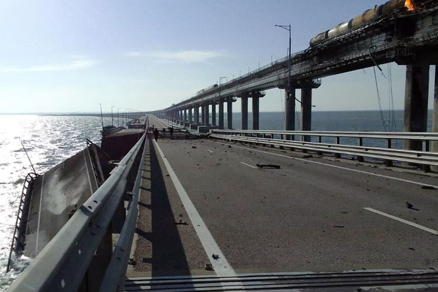 Последствия взрыва на&nbsp;Крымском мосту, 8&nbsp;октября 2022&nbsp;года