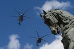 Вертолеты Ми-35 во время репетиции воздушной части военного парада в Москве в ознаменование 70-летия Победы в Великой Отечественной войне 1941–1945 годов