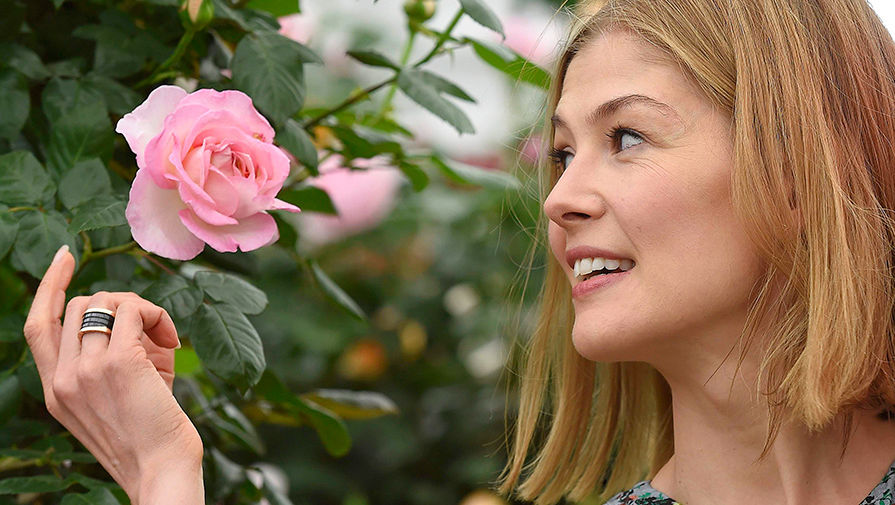 Актриса Розамунд Пайк на&nbsp;открытии фестиваля цветов в&nbsp;Челси