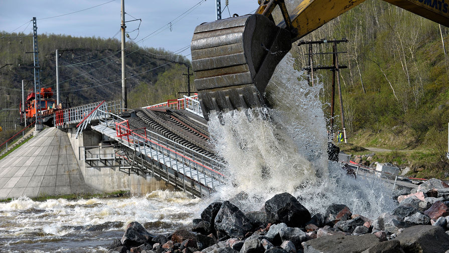 На&nbsp;месте обрушения железнодорожного моста через&nbsp;реку Кола в&nbsp;Мурманской области.