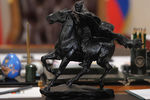 В&nbsp;день 70-летия главы фракции КПРФ Геннадия Зюганова Владимир Путин подарил ему фигурку Чапаева