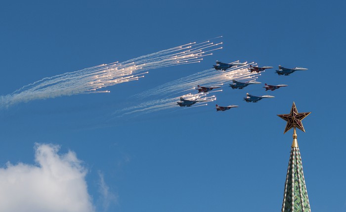 Истребители Су-27 и МиГ-29 во время репетиции воздушной части военного парада в&nbsp;Москве в&nbsp;ознаменование 70-летия Победы в&nbsp;Великой Отечественной войне 1941&ndash;1945 годов