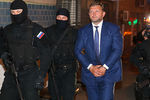 Губернатор Кировской области Никита Белых, задержанный по обвинению в получении взятки, у здания Басманного суда