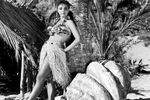 Джоан Коллинз на съемках фильма «Наша девушка Пятница» (1953)