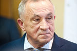 Исполняющий обязанности главы Удмуртской Республики Александр Соловьев во время представления полпредом президента России в ПФО Михаилом Бабичем в Большом зале правительства Удмуртии, февраль 2014 года