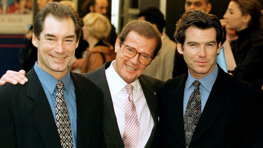После выхода последнего фильма об агенте 007 с Далтоном в 1989 году до прихода в серию Пирса Броснана прошло шесть лет. Это был самый большой перерыв в бондиане до того, как из-за пандемии коронавируса был отложен на 2021 год выход двадцать пятого фильма «Не время умирать» — премьера предыдущей части франшизы «Казино «Рояль» состоялась в 2015 году. На фото: Джеймсы Бонды: Тимоти Далтон, Роджер Мур и Пирс Броснан в 1996 году