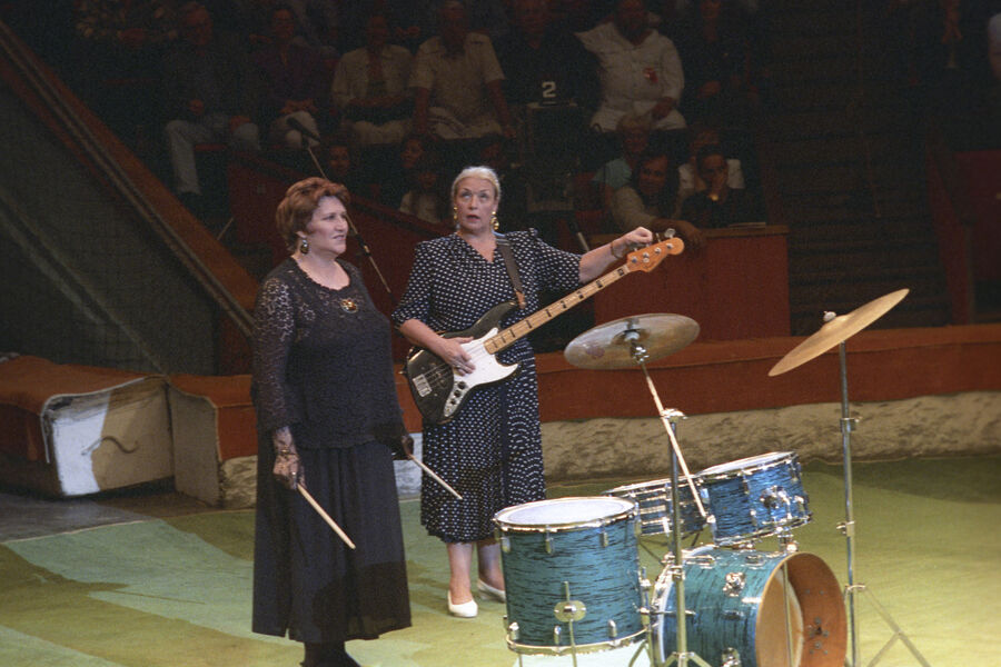 Актрисы Нонна Мордюкова и Лидия Федосеева-Шукшина на&nbsp;церемонии празднования 5-летия фестиваля &laquo;Кинотавр&raquo;, 1994&nbsp;год