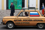 «Запорожец», на котором в Москву приехали жители Алтайского края Александр Медведев и Евгений Корчагин, чтобы лично встретиться с президентом РФ В. Путиным