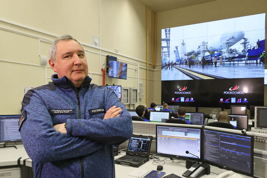Генеральный директор госкорпорации &laquo;Роскосмос&raquo; Дмитрий Рогозин в&nbsp;командном пункте обслуживания стартового комплекса РН &laquo;Союз-2&raquo; на&nbsp;космодроме Восточный в&nbsp;Амурской области, 2019&nbsp;год