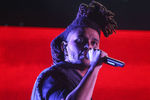 The Weeknd во время выступления на фестивале музыки и искусств Coachella, 2015 год