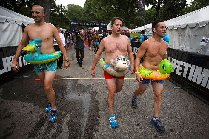 Участники Underwear Run