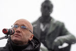 Алексей Девотченко на митинге против халатности властей в сфере жилищно-коммунального хозяйства в Санкт-Петербурге, 2011 год