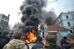 Участники акции протеста бойцов батальона &laquo;Айдар&raquo; и их сторонники жгут автомобильные покрышки у&nbsp;здания министерства обороны Украины в&nbsp;Киеве