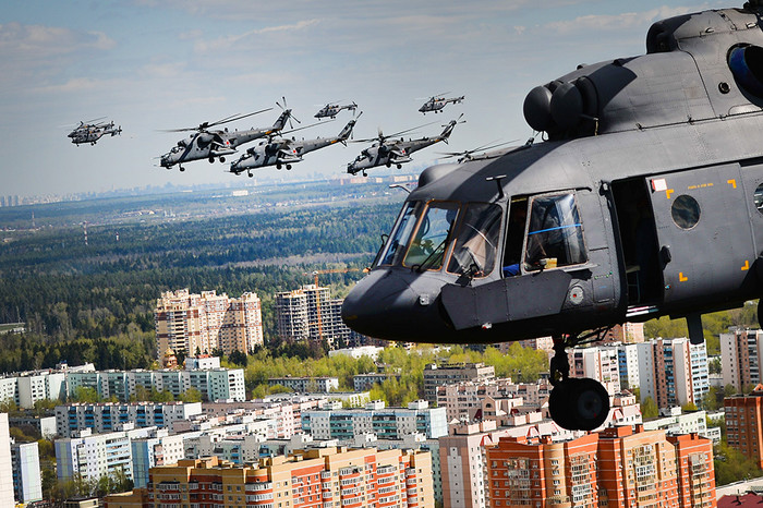 Вертолеты Ми-8 и Ка-52 во время репетиции воздушной части военного парада в&nbsp;Москве в&nbsp;ознаменование 70-летия Победы в&nbsp;Великой Отечественной войне 1941&ndash;1945 годов