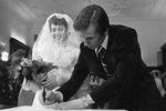 Фигуристы Ирина Роднина и Александр Зайцев в день бракосочетания, 1975 год