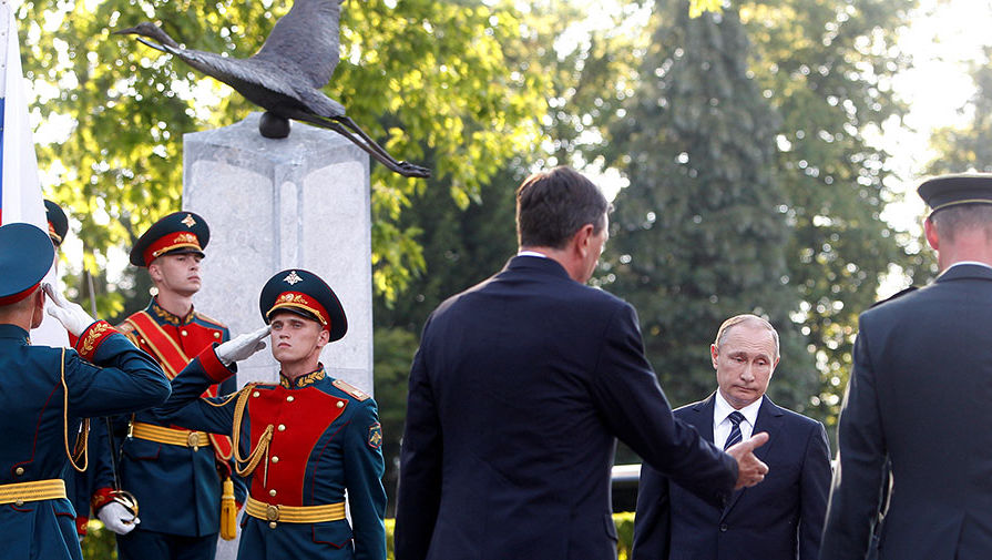 Президент России Владимир Путин во время церемонии открытия монумента российским и советским воинам, погибшим в&nbsp;Словении в&nbsp;годы Первой и Второй мировых войн
