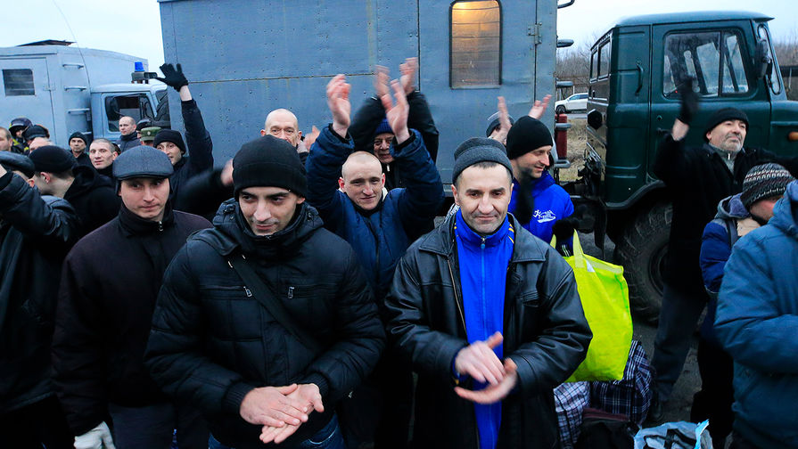 Во время обмена пленными между&nbsp;Киевом и самопровозглашенной Донецкой народной республикой у&nbsp;КПП &laquo;Майорск&raquo; на&nbsp;линии разграничения в&nbsp;районе Горловки, 27&nbsp;декабря 2017&nbsp;года