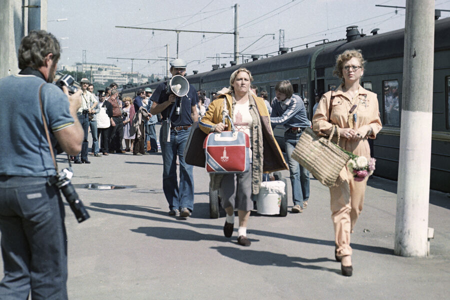 Актрисы Светлана Крючкова, Нонна Мордюкова и режиссер Никита Михалков (справа налево) на&nbsp;съемках фильма &laquo;Родня&raquo;, 1981&nbsp;год