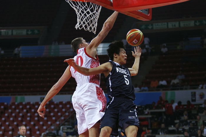 В матче с Южной Кореей Виктор Хряпа надежно отыграл под своим кольцом