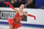 Алина Загитова (Россия) выступает в произвольной программе женского одиночного катания на чемпионате Европы по фигурному катанию в Москве. Григорий Сысоев / РИА Новости