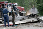 Сотрудники полиции и СК РФ работают на&nbsp;месте крушения самолета Ту-134 авиакомпании &laquo;РусЭйр&raquo;, разбившегося при&nbsp;заходе на&nbsp;посадку недалеко от аэропорта &laquo;Петрозаводск (Бесовец)&raquo;, 21&nbsp;июня 2021&nbsp;года